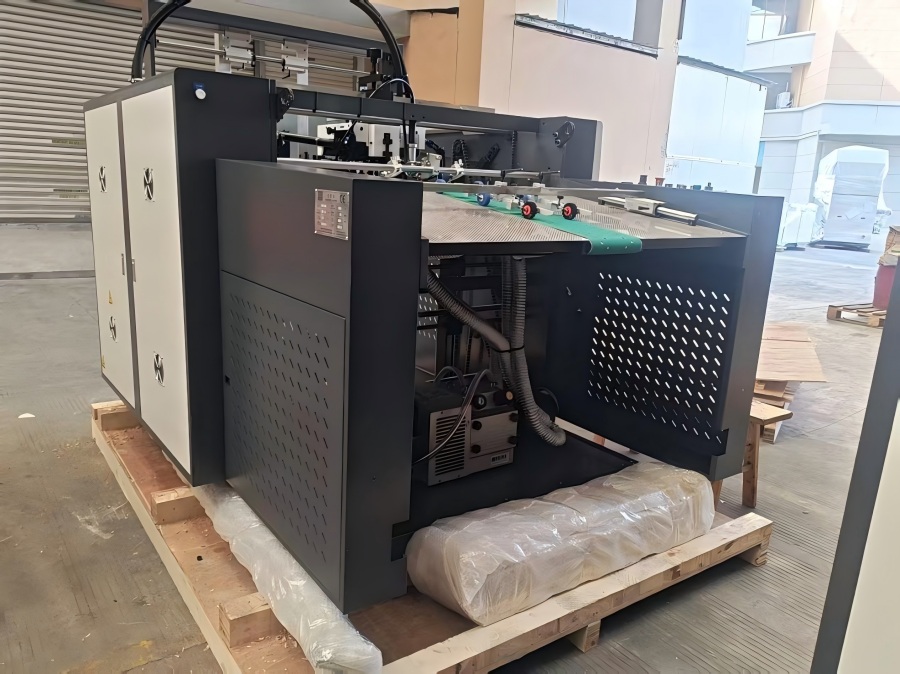 Star YFMD-1050 Abiadura Handiko Laminazio Makina Automatikoa Brasilera bidaltzeko zorian dago!