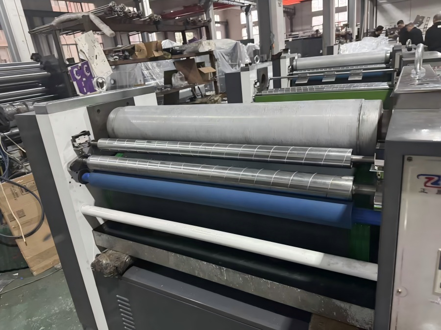 NEW STAR-ren YF-920C industria-mailako embossing makina ekoizpenean!